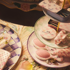 x MacKenzie Childs Mini Detangler: Rosy Check