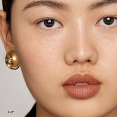 Satin Signature Lip Lightweight Lipstick