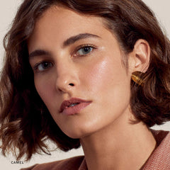The Minimalist Perfecting Complexion Foundation and Concealer Stick